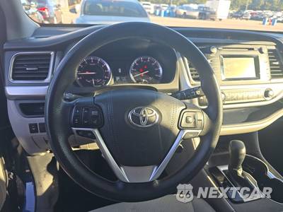 2016 Toyota Highlander LE - zdjęcie 10 z 35 - miniatura