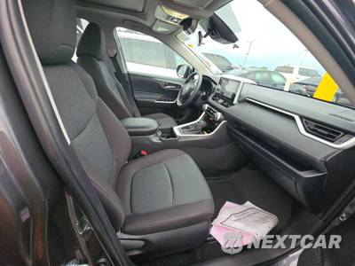 2025 Toyota RAV4 XLE - zdjęcie 8 z 20 - miniatura
