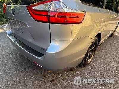 2015 Toyota Sienna LE 8-Passenger 119.3" WB - zdjęcie 27 z 85 - miniatura