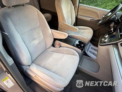 2015 Toyota Sienna LE 8-Passenger 119.3" WB - zdjęcie 46 z 85 - miniatura