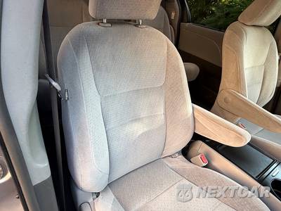 2015 Toyota Sienna LE 8-Passenger 119.3" WB - zdjęcie 48 z 85 - miniatura