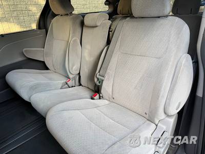 2015 Toyota Sienna LE 8-Passenger 119.3" WB - zdjęcie 54 z 85 - miniatura