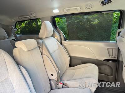 2015 Toyota Sienna LE 8-Passenger 119.3" WB - zdjęcie 63 z 85 - miniatura