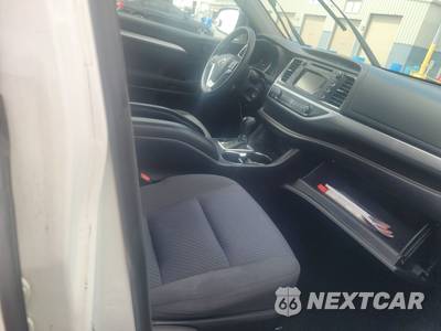 2016 Toyota Highlander LE - zdjęcie 8 z 33 - miniatura