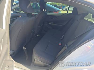 2026 Toyota Prius Plug-In Hybrid SE - zdjęcie 13 z 20 - miniatura