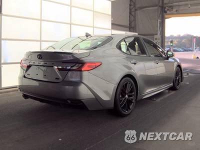 2026 Toyota Camry SE - zdjęcie 4 z 18 - miniatura