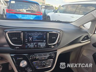 2020 Chrysler Pacifica Touring L Plus 121.6" WB - zdjęcie 11 z 25 - miniatura