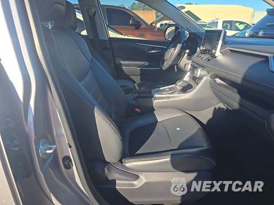 2021 Toyota RAV4 XLE Premium - zdjęcie 8 z 28 - miniatura