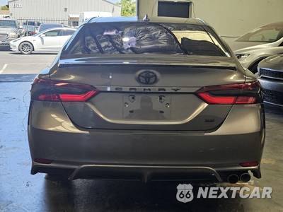 2022 Toyota Camry SE - zdjęcie 3 z 6 - miniatura