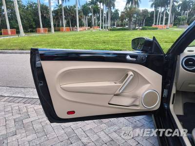 2013 Volkswagen Beetle Convertible 2.5L - zdjęcie 25 z 51 - miniatura