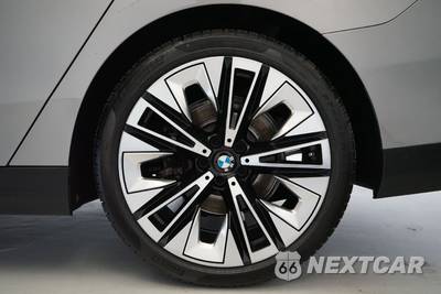 2024 BMW 5 Series Sedan 530i - zdjęcie 24 z 25 - miniatura