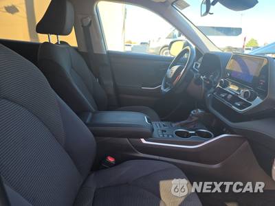 2024 Toyota Highlander LE - zdjęcie 8 z 37 - miniatura