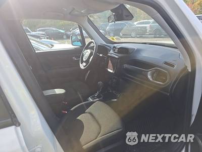 2023 Jeep Renegade Latitude - zdjęcie 8 z 20 - miniatura