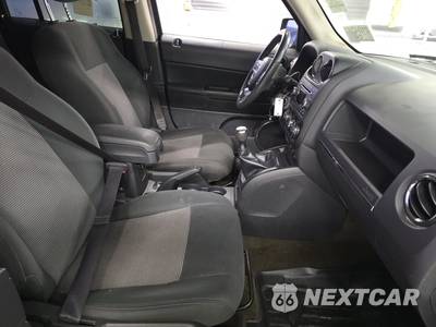 2016 Jeep Patriot Latitude - zdjęcie 8 z 41 - miniatura