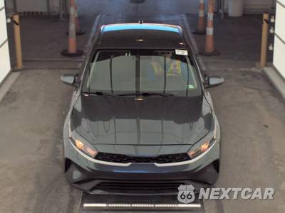 2024 Kia Forte LXS - zdjęcie 2 z 34 - miniatura