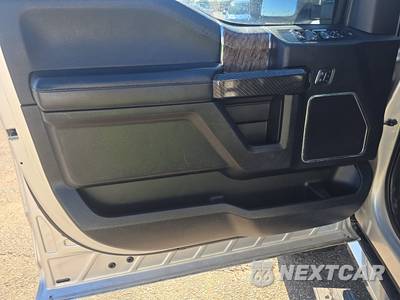 2017 Ford Super Duty F-250 Lariat Crew Cab Medium Bed - zdjęcie 9 z 30 - miniatura