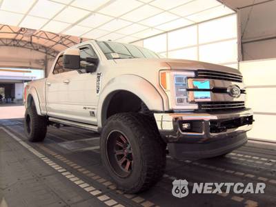 2017 Ford Super Duty F-250 Lariat Crew Cab Medium Bed - zdjęcie 3 z 30 - miniatura