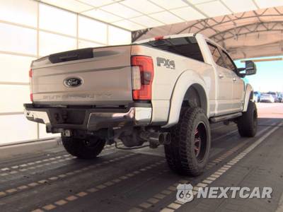 2017 Ford Super Duty F-250 Lariat Crew Cab Medium Bed - zdjęcie 4 z 30 - miniatura