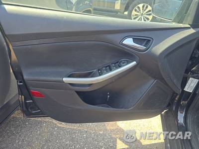 2013 Ford Focus SE Sedan - zdjęcie 9 z 28 - miniatura