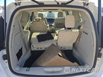2017 Chrysler Pacifica Limited 121.6" WB - zdjęcie 17 z 32 - miniatura