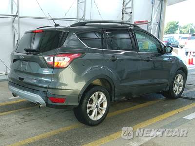2017 Ford Escape SE - zdjęcie 4 z 44 - miniatura