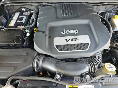 2014 Jeep Wrangler Unlimited Sahara - zdjęcie 15 z 25 - miniatura