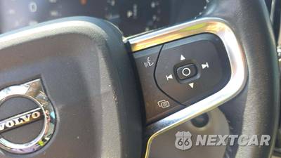 2020 Volvo XC40 T4 Momentum - zdjęcie 25 z 28 - miniatura