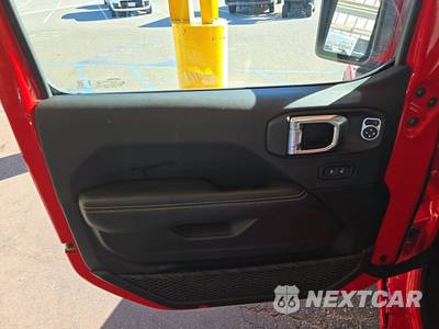 2026 Jeep Wrangler 4 Door Sahara - zdjęcie 9 z 23 - miniatura
