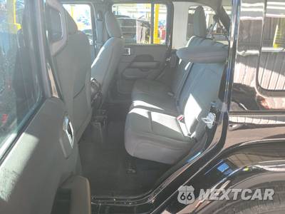 2026 Jeep Wrangler 4 Door Sahara - zdjęcie 13 z 26 - miniatura