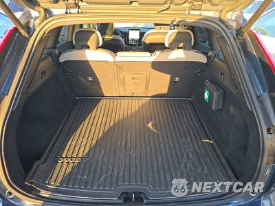2026 Volvo XC60 B5 Plus - zdjęcie 16 z 34 - miniatura