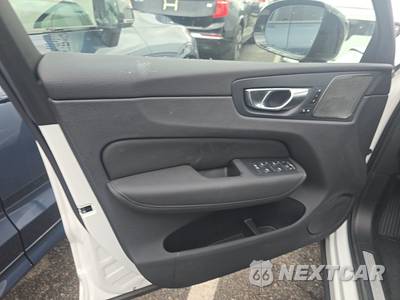 2026 Volvo XC60 B5 Plus - zdjęcie 9 z 35 - miniatura
