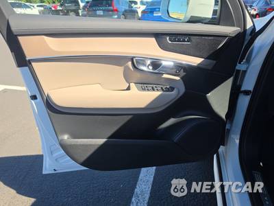 2026 Volvo XC90 B6 Plus 7-Passenger - zdjęcie 9 z 42 - miniatura