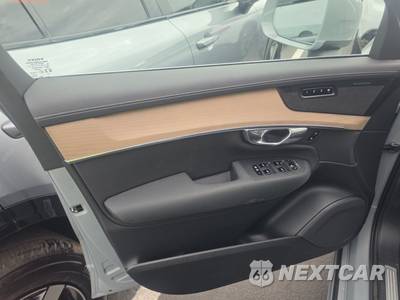 2026 Volvo XC90 B6 Plus 7-Passenger - zdjęcie 9 z 32 - miniatura