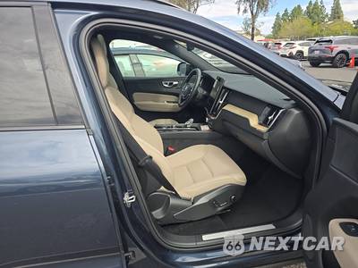 2026 Volvo XC60 B5 Plus - zdjęcie 8 z 31 - miniatura
