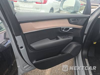 2026 Volvo XC90 B6 Plus 7-Passenger - zdjęcie 9 z 22 - miniatura