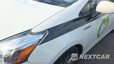 2017 Toyota Prius v Two - zdjęcie 34 z 35 - miniatura