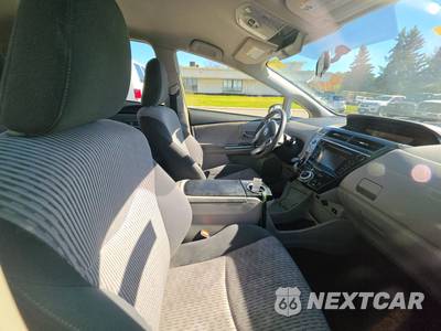 2017 Toyota Prius v Two - zdjęcie 8 z 35 - miniatura