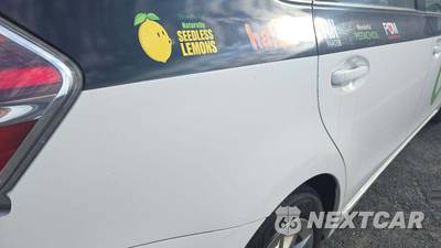 2017 Toyota Prius v Two - zdjęcie 28 z 35 - miniatura