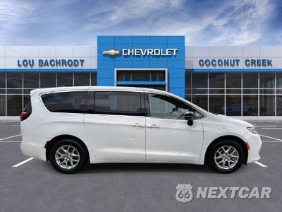2024 Chrysler Pacifica Touring 121.6" WB - zdjęcie 10 z 40 - miniatura