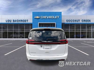 2024 Chrysler Pacifica Touring 121.6" WB - zdjęcie 8 z 40 - miniatura