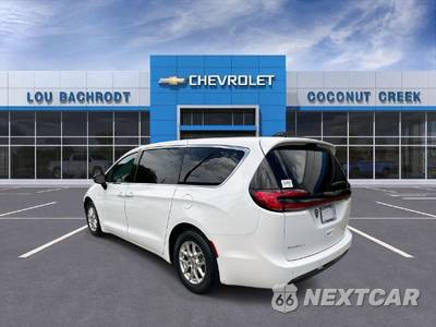 2024 Chrysler Pacifica Touring 121.6" WB - zdjęcie 7 z 40 - miniatura