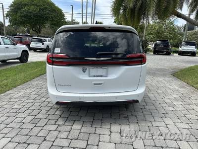 2024 Chrysler Pacifica Touring 121.6" WB - zdjęcie 36 z 40 - miniatura