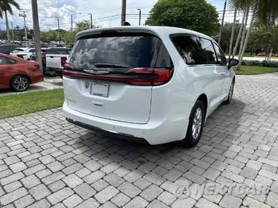 2024 Chrysler Pacifica Touring 121.6" WB - zdjęcie 37 z 40 - miniatura
