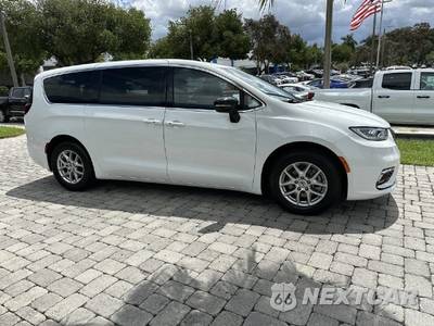 2024 Chrysler Pacifica Touring 121.6" WB - zdjęcie 16 z 40 - miniatura