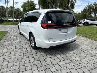 2024 Chrysler Pacifica Touring 121.6" WB - zdjęcie 35 z 40 - miniatura