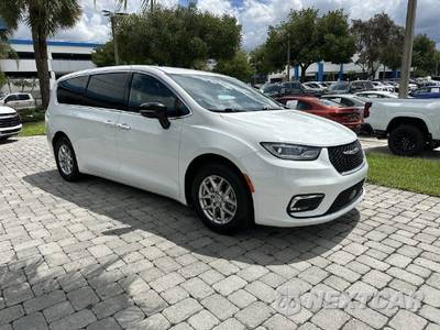 2024 Chrysler Pacifica Touring 121.6" WB - zdjęcie 17 z 40 - miniatura