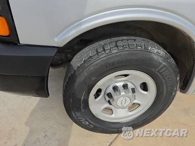 2017 Chevrolet Express 2500 Passenger Van LS 1LS 135.0" WB - zdjęcie 8 z 23 - miniatura