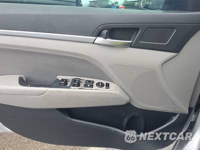 2019 Hyundai Elantra SEL Sedan - zdjęcie 9 z 29 - miniatura