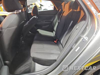 2026 Hyundai Elantra SEL Sport - zdjęcie 13 z 24 - miniatura