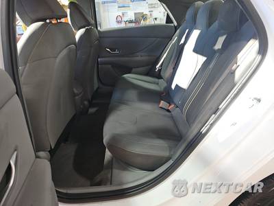 2026 Hyundai Elantra SEL Sport - zdjęcie 13 z 31 - miniatura